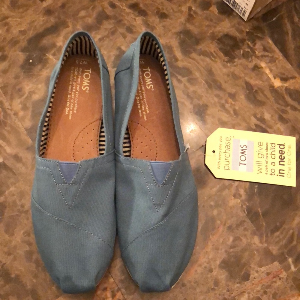 brand new toms
